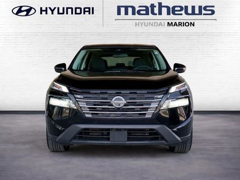 Used 2025 Nissan Rogue SV image 2