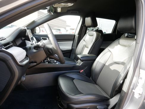 Used 2024 Jeep Compass Latitude image 33