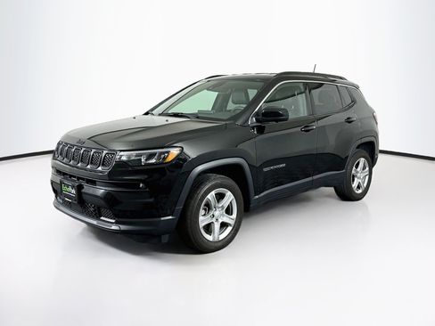 Used 2023 Jeep Compass Latitude w/ Convenience Group AWD/4WD image 3