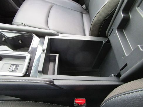 Used 2024 Nissan Pathfinder SL image 40