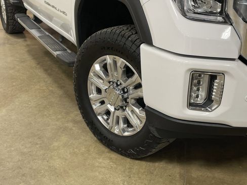 Used 2020 GMC Sierra 2500 Denali w/ Denali Ultimate Package AWD/4WD image 11