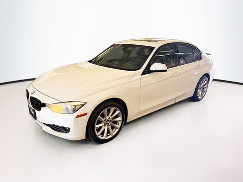 Used 2015 BMW 320i xDrive Sedan AWD/4WD image 3