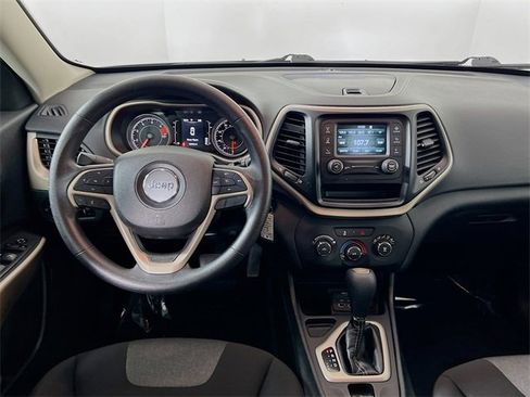 Used 2018 Jeep Cherokee Latitude image 20