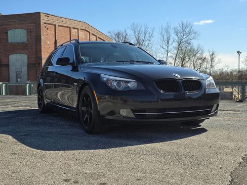 Used 2010 BMW 535i xDrive Wagon image 6