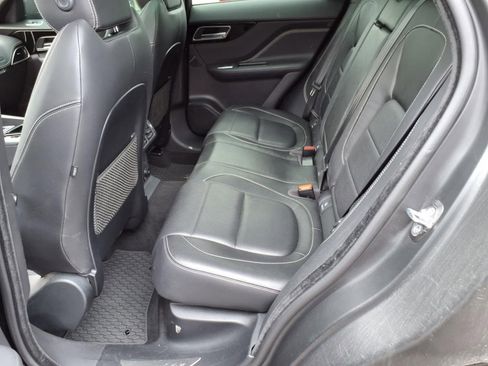 Used 2019 Jaguar F-PACE R-Sport image 12