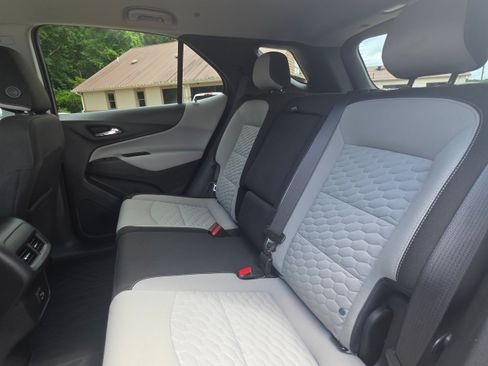 Used 2021 Chevrolet Equinox LT FWD image 23