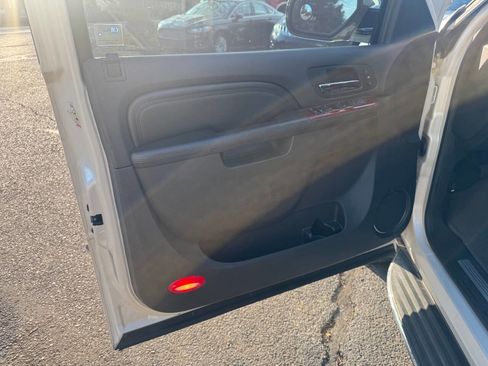 Used 2010 Cadillac Escalade 2WD image 9