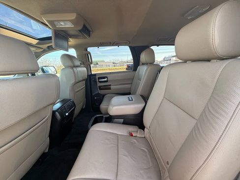 Used 2015 Toyota Sequoia Platinum image 19