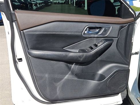 Used 2021 Nissan Rogue Platinum image 18