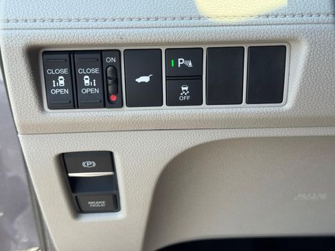 Certified 2026 Honda Odyssey Touring image 25