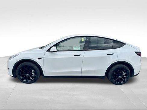 Used 2022 Tesla Model Y Long Range AWD/4WD image 8