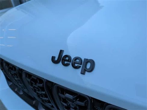 New 2025 Jeep Grand Cherokee Summit image 12