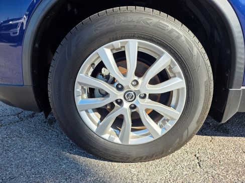 Used 2020 Nissan Rogue SV image 10