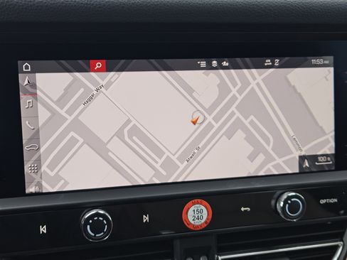 Certified 2025 Porsche Macan image 17