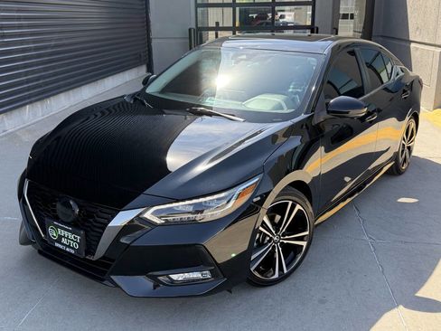 Used 2022 Nissan Sentra SR w/ SR Premium Package FWD image 2