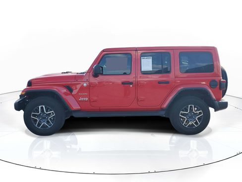 Used 2024 Jeep Wrangler Sahara image 4
