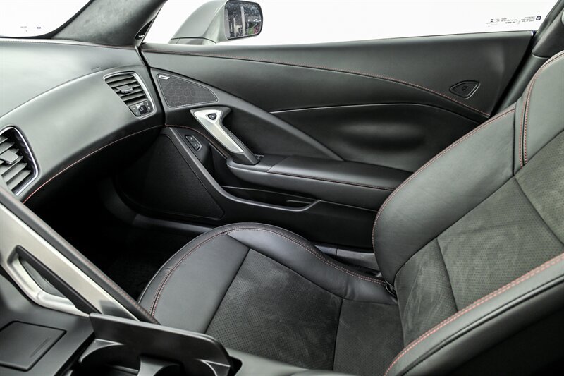 Used 2016 Chevrolet Corvette Z06 w/ 3LZ Preferred Equipment Group RWD image 30