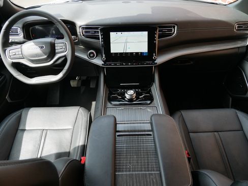 Used 2024 Jeep Wagoneer Series II w/ Convenience Group I image 13