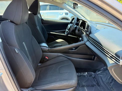 Used 2021 Hyundai Elantra SEL FWD image 18