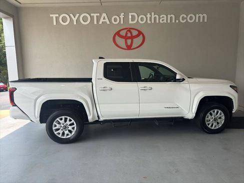 Certified 2025 Toyota Tacoma SR5 AWD/4WD image 1