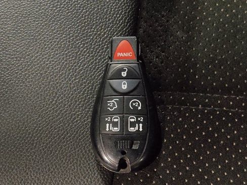 Used 2017 Dodge Grand Caravan SXT image 32