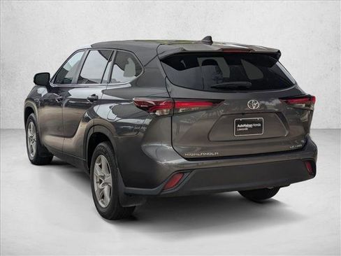 Used 2024 Toyota Highlander LE image 9