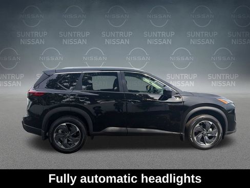Used 2025 Nissan Rogue SV w/ SV Premium Package FWD image 15
