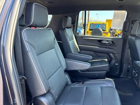 Used 2025 Chevrolet Suburban Premier AWD/4WD image 32