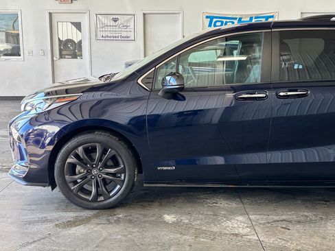Used 2021 Toyota Sienna XSE image 16