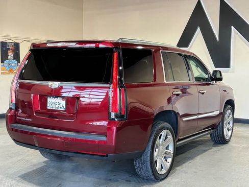 Used 2017 Cadillac Escalade Premium Luxury image 6