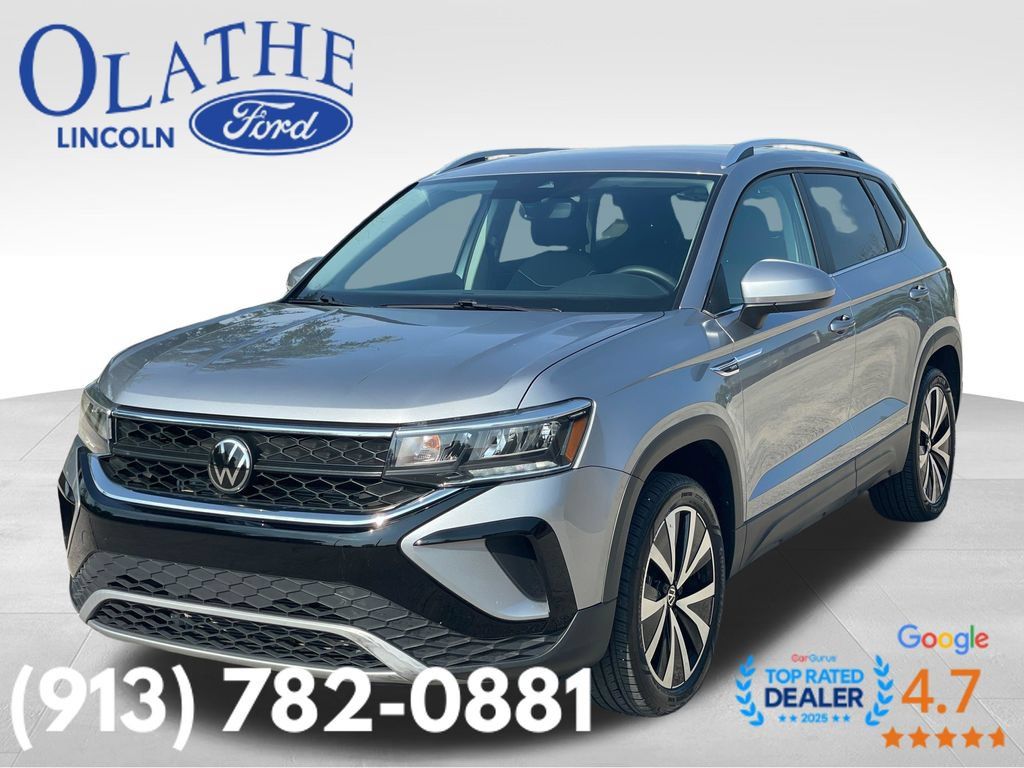 Used 2023 Volkswagen Taos SE FWD image 2