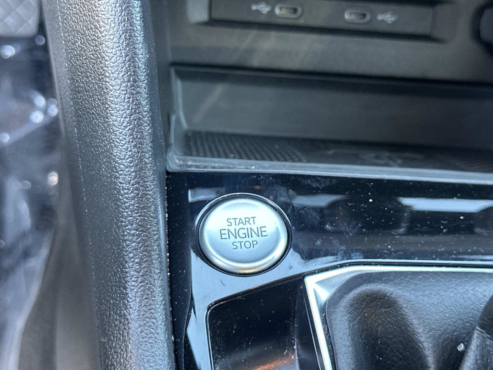 Certified 2023 Volkswagen Taos SE FWD image 18