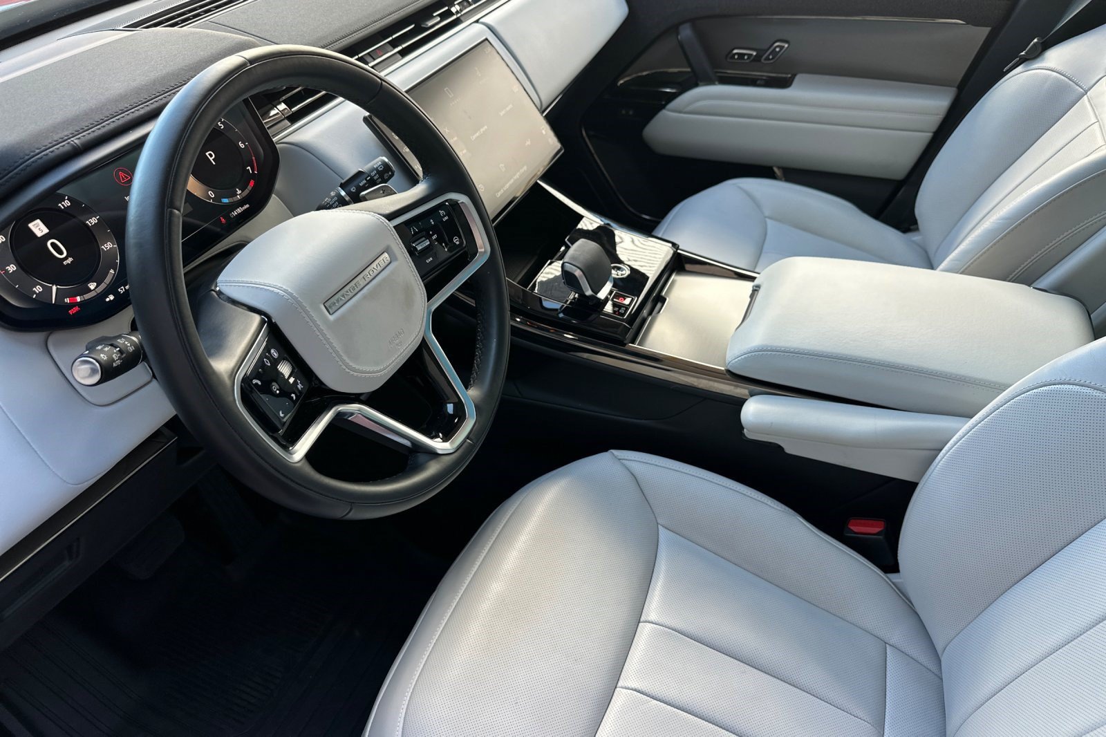 Used 2024 Land Rover Range Rover Sport SE AWD/4WD image 4