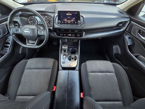 Used 2025 Nissan Rogue SV image 9