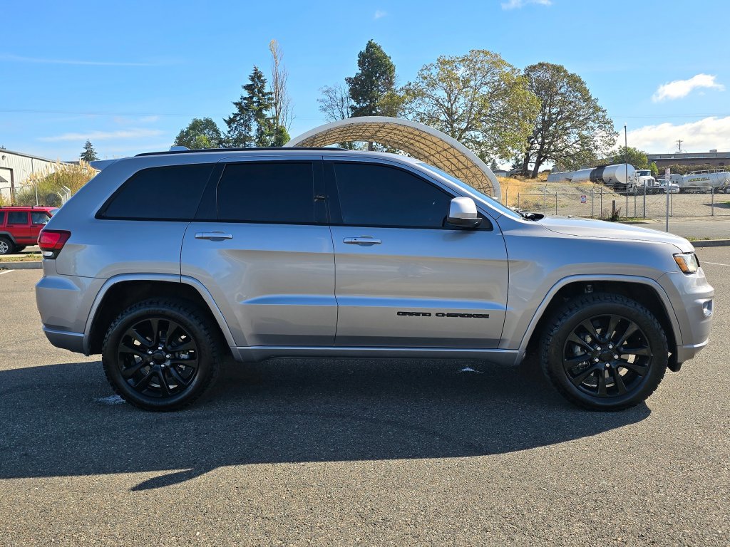 Used 2019 Jeep Grand Cherokee Altitude AWD/4WD image 6