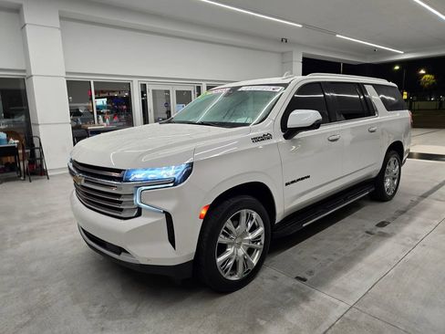 Used 2021 Chevrolet Suburban High Country RWD image 2