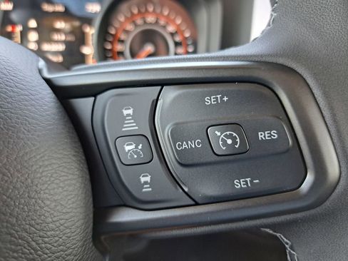 New 2025 Jeep Gladiator High Tide image 13