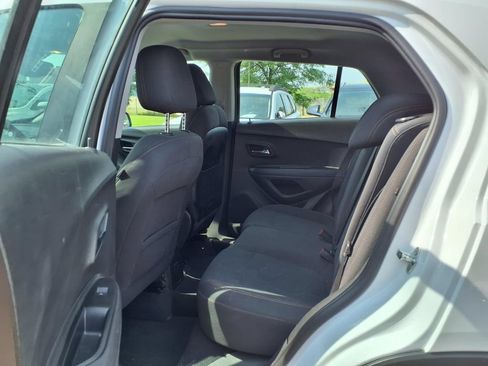 Used 2019 Chevrolet Trax LS FWD image 11