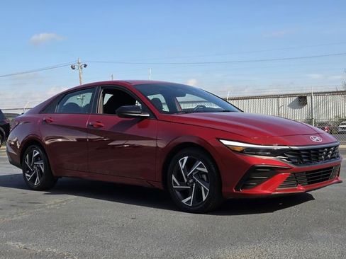 Used 2025 Hyundai Elantra Sport image 7