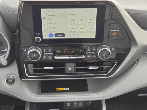 Used 2024 Toyota Highlander LE image 23