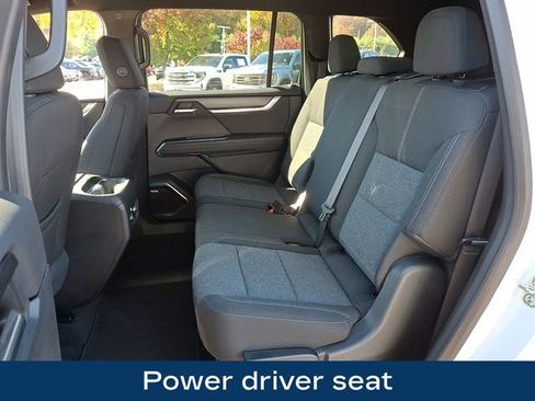 Used 2025 GMC Acadia Elevation image 13