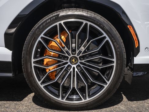 Used 2025 Lamborghini Urus SE AWD/4WD image 12