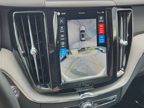 Used 2025 Volvo XC60 B5 Plus AWD/4WD image 9