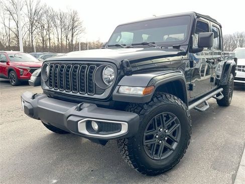 Used 2024 Jeep Gladiator Sport image 1