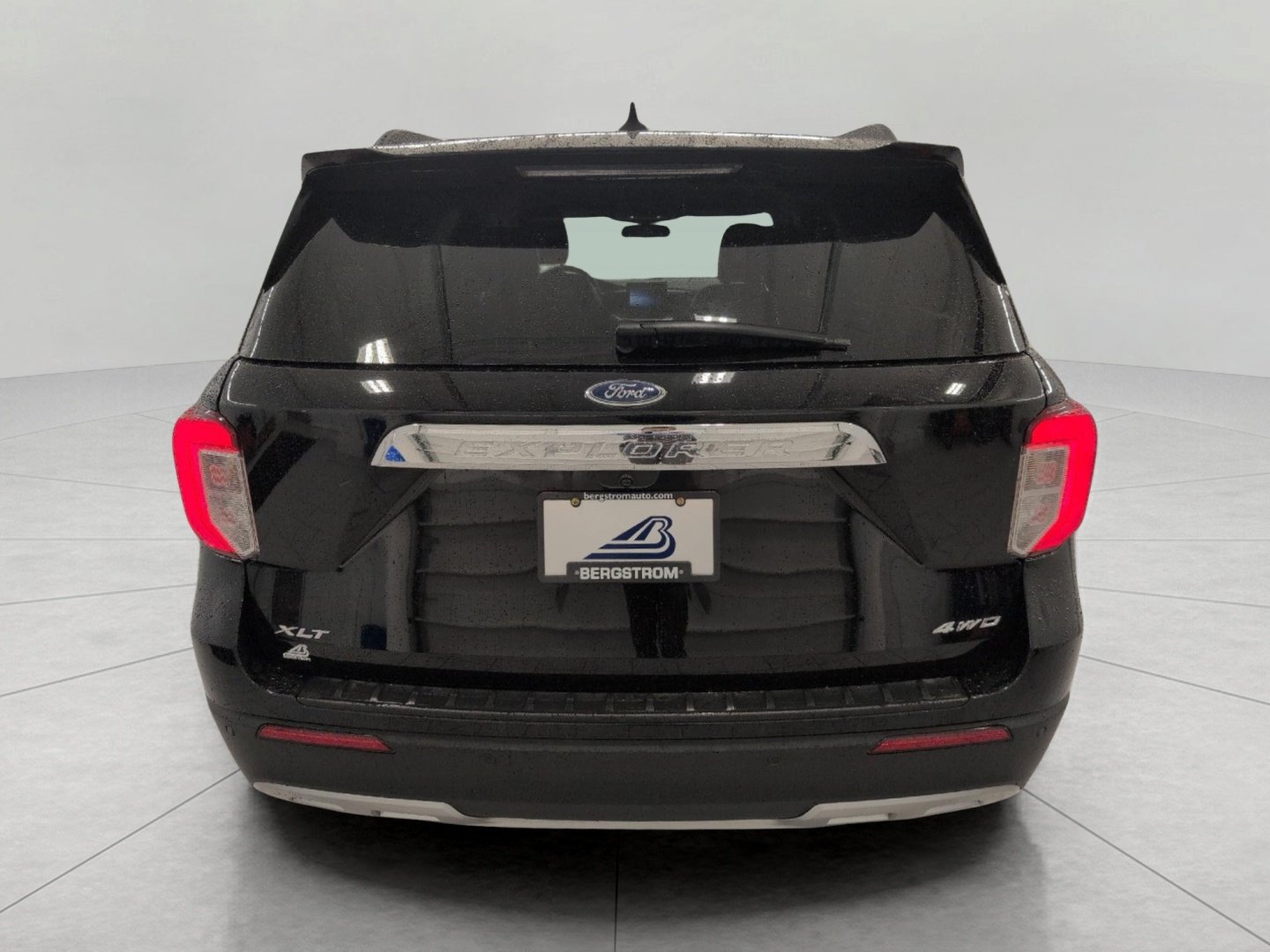 Used 2024 Ford Explorer XLT w/ Equipment Group 202A AWD/4WD image 26