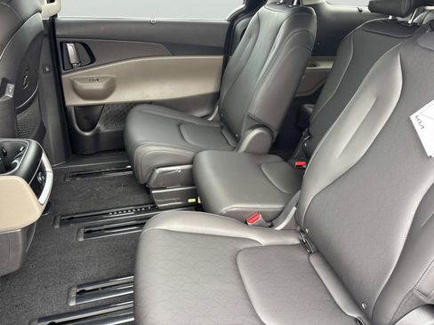 New 2026 Kia Carnival EX image 18