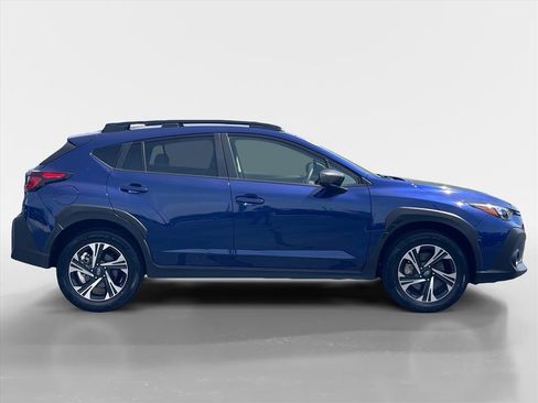 Used 2025 Subaru Crosstrek 2.0i Premium AWD/4WD image 2