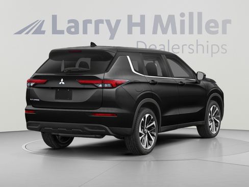 Used 2022 Mitsubishi Outlander ES FWD image 2