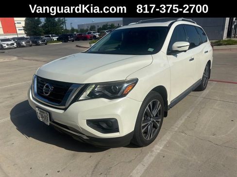 Used 2017 Nissan Pathfinder Platinum w/ Family Entertainment Package AWD/4WD image 1