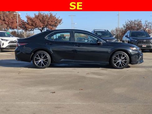 Used 2024 Toyota Camry SE image 4